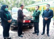 Ketua DPRD dr Riski Kembalikan Satu Unit Mobil Dinas BK 2 NX