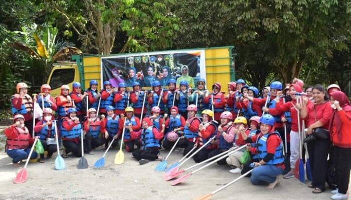 Uji Adrenalin, TP PKK Sergai Jajal Arung Jeram Sambil Promosi Wisata