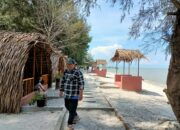 Pantai Cemara Kembar Diminati Pengunjung