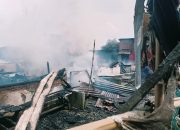 Kebakaran Hebat Hanguskan Rumah di Desa Limau Manis