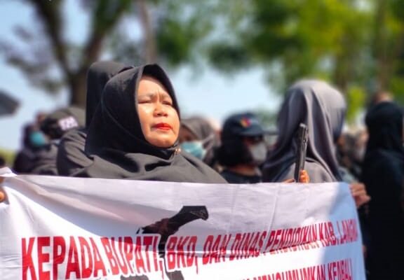 Peserta PPPK Unjuk Rasa Di Kantor Bupati Buntut Dugaan Transaksional Dalam Seleksi