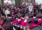 Ratusan Mahasiswa Harvard Walk Out Wisuda, Protes Keputusan Universitas Terkait Aktivis Pro-Palestina