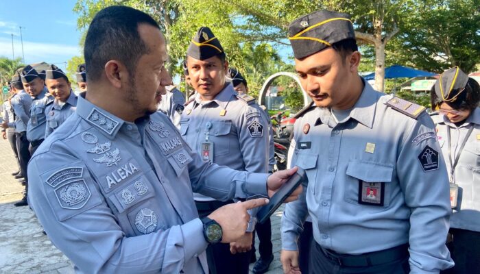 Lapas Labuhan Ruku Berikan Penghargaan Pegawai Teladan. Alexa : Tingkatkan Semangat Kinerja.