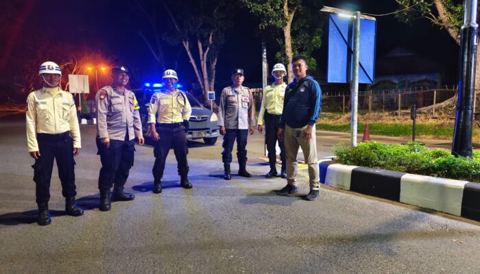 Unit Polsek Indrapura Utamakan Patroli Malam Antisipasi Gangguan Kamtibmas Sasaran Balap Liar, Begal, Tawuran di Komplek Kuala Tanjung.