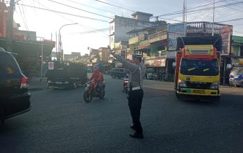 Sat Lantas Polres Batu Bara Pengaturan Lalin di Sore Hari. 