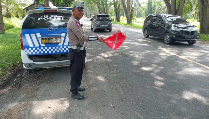 Satlantas Polres Batu Bara Tingkatkan Patroli Kibas Bendera Sore Hari.