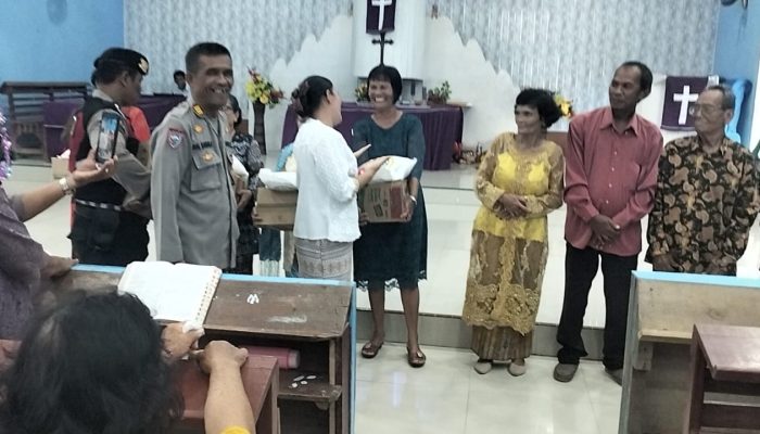 Minggu Kasih : Kapolres Batu Bara Bantuan Sembako KeWarga Kurang Mampu di HKBP Pagurawan.