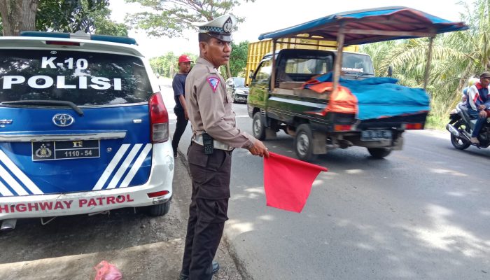 Satlantas Polres Batu Bara Patroli Kibas Bendera di Jalinsum Cegah Kejahatan & Kecelakaan.