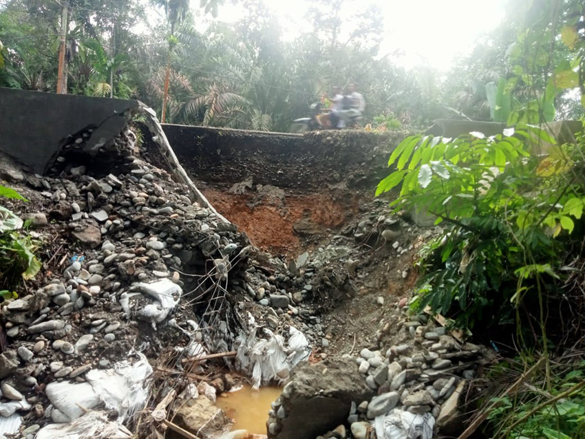 Turap jalan ambruk di langkat