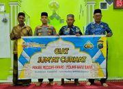 Polsek Medang Deras Giat Jumat Curhat di Mushollah Al-Iklas.