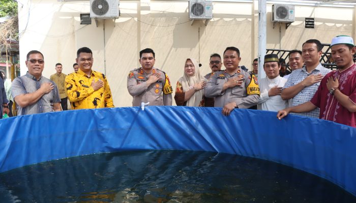 Polres Batu Bara Gandeng Dinas Perikanan & Peternakan Batu Bara Tabur Benih Ikan.