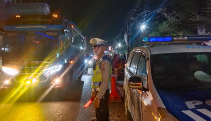 SatLantas Polres Batu Bara Patroli Blue Light di Jalinsum MenCegah TerjadiNya Laka.