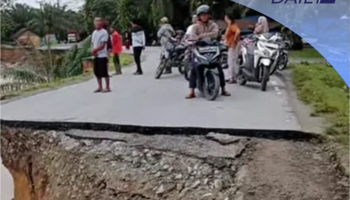 Polres Langkat Lakukan Peninjauan Serta Pemeriksaan Jalan dan Jembatan yang Ambrol