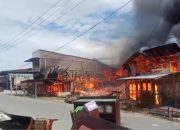 Kebakaran di Jalan Pinasa Balige Diduga Api Berasal Dari Pengecasan Handphone.