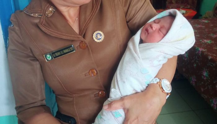 Warga Temukan Bayi Newborn