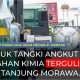 truk tangki muatan kimia terguling di tanjung morawa