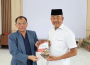 Pemkab Madina Terima Buku Monografi Holong Mangalap Holong