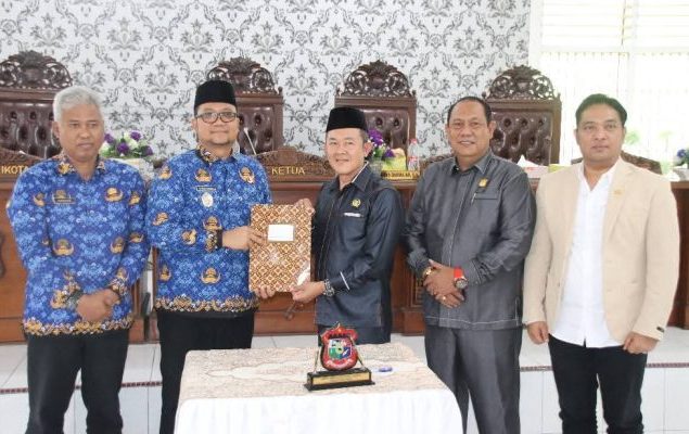 Wawali Fadly Beberkan Strategi Atasi Kumuh dan Kearsipan Lewat Tiga Ranperda