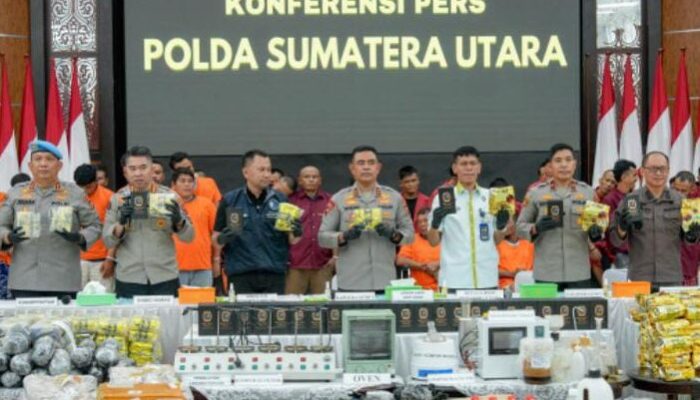 Polda Sumut Konfrensi Pers Kasus Narkoba 1,6 Ton Dan Pemusnahan Barbut Dari Tersangka 3.970 Orang.