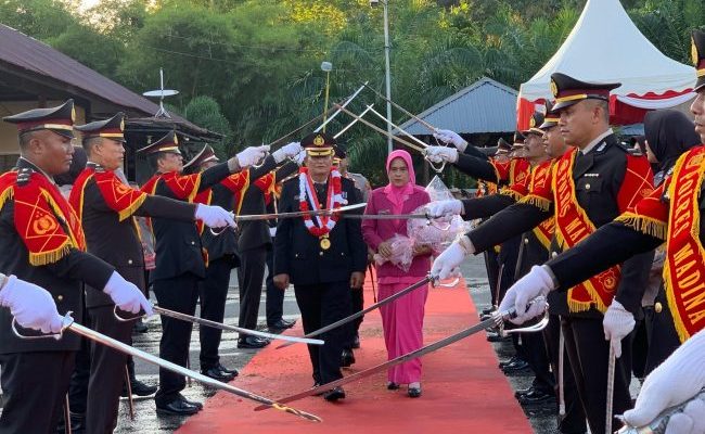 Polres Madina Gelar Upacara Kenaikan Pangkat dan Pelepasan Purnawirawan