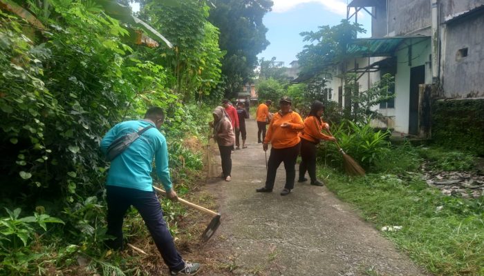 Pemdes Bangun Sari Gelar Jumat Bersih, Gotong Royong Perbaiki Jalan Tanah Wakaf
