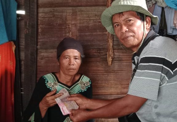 BLT Dana Desa Kembali Disalurkan di Tangga Bosi III Usai Diskusi Damai