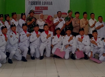 Camat Panyabungan Utara Serahkan Piagam Kepada Paskibra