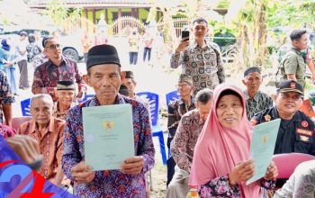 Kembali ke Tangan Mbah Tupon, Sertipikat Tanah Korban Mafia Tanah di Bantul Diserahkan di Kediaman