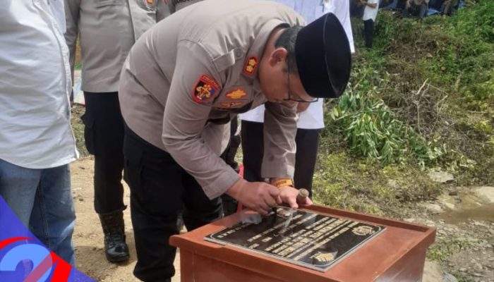 Kapolres Langkat Meresmikan Jembatan Merah Putih Dusun Sumber Waras – Batang Serangan