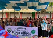KKN Kelompok 2 Univa Medan Latih Warga Desa Manggis Olah Sisa Buah dan Sayur Jadi Pupuk Kompos