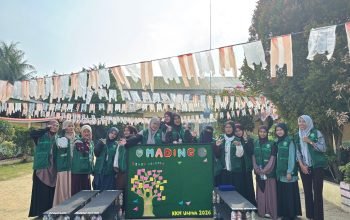 Dari Sampah Menjadi Manfaat: Mahasiswa KKN Kelompok 13 UNIVA Medan Sulap Plastik Bekas Menjadi Rak Sepatu dan Mading