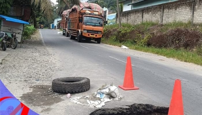 Jalan Provinsi Menuju Tangkahan Kembali Ambles, Gorong-Gorong di Batang Serangan Ancam Keselamatan Pengendara