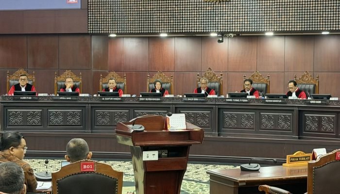 MK Tolak Sengketa Syarat Pendidikan Gibran, Denny Indrayana dan 11 Pemohon Dinilai Tak Punya Kedudukan Hukum